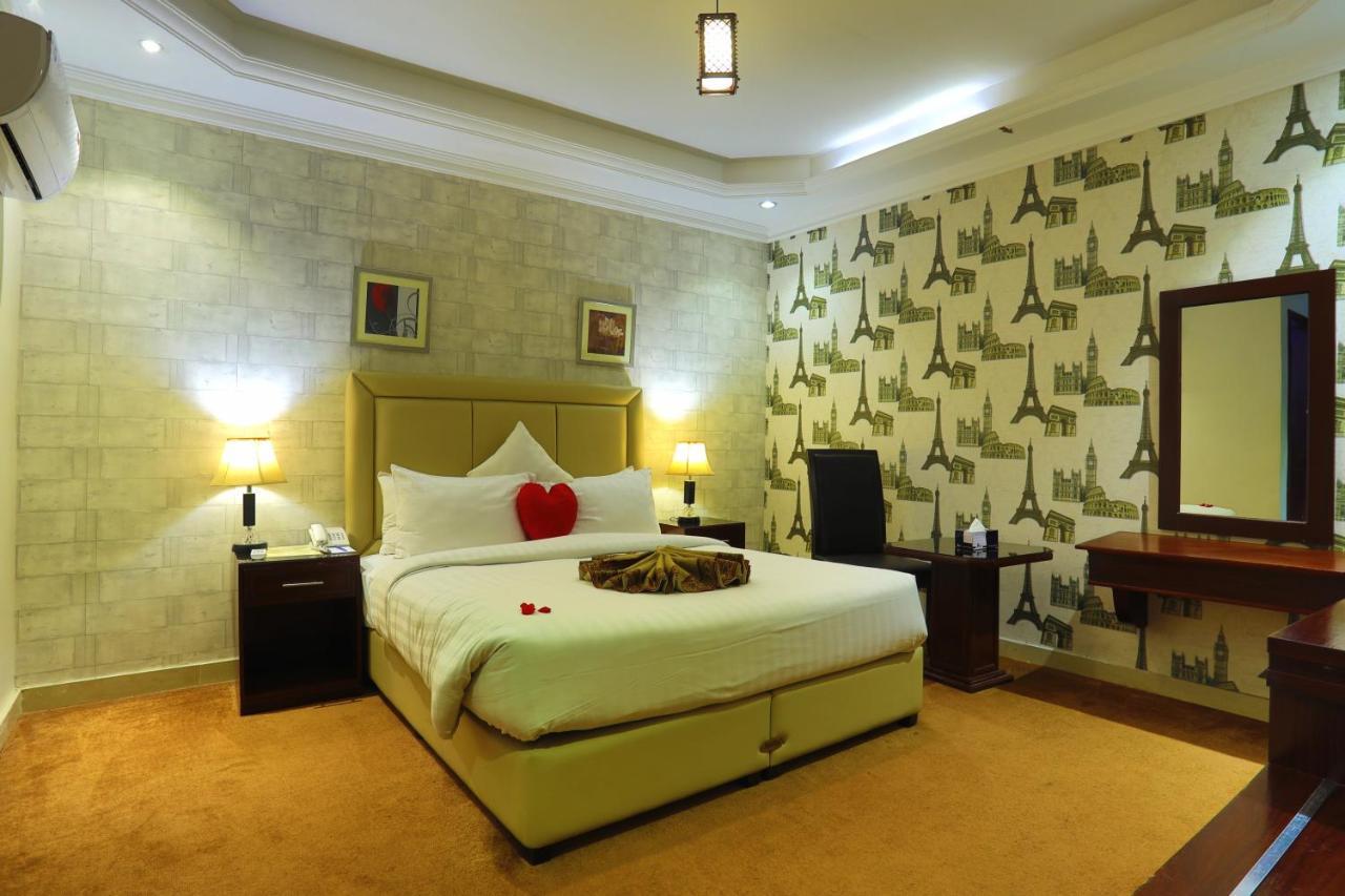 Rachna Hotel Gujranwala Bagian luar foto